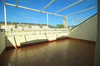 Location Attique  Calle julia urdiain zubelzu. Ático duplex en jardines del guadiana, badajoz