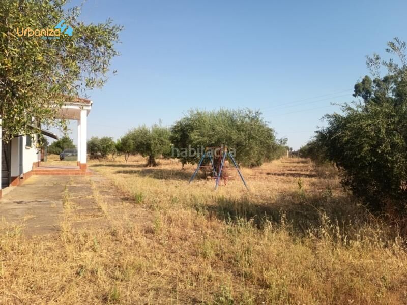 Foto 9f9771c2-6e1b-41af-96bc-674cd04a0c51. Xalet amb aparcament piscina a Las Vaguadas Badajoz
