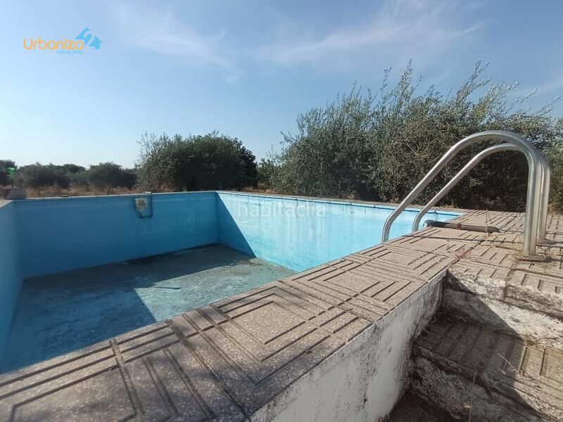 Foto b9450774-bf5b-44ef-adce-8b3607c2262e. Xalet amb aparcament piscina a Las Vaguadas Badajoz