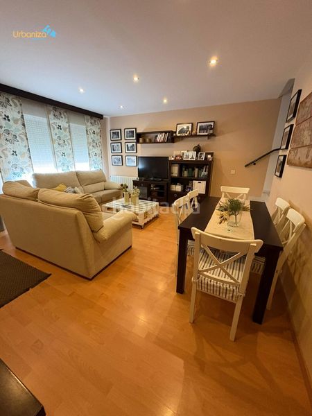 Foto 25a00c8a-3580-43b9-a2ac-bb387bd3ce04. Semi detached house with heating parking in Carretera de Sevilla - Los Montitos Badajoz