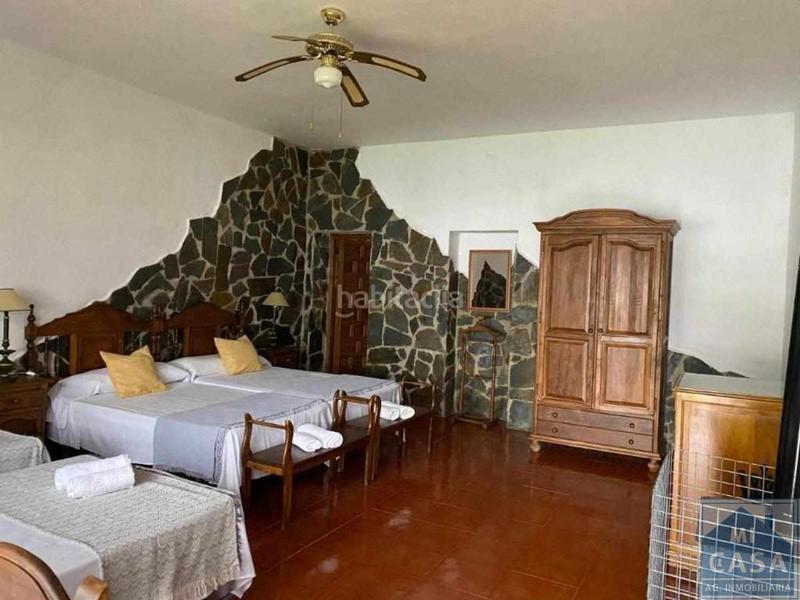 Foto f907550d-e780-4c8e-85fa-b5c3c1b06356. Edificio in Montijo