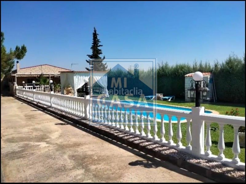 Foto f4538ddb-b198-4952-93df-09671d64e2a3. Xalet amb piscina a Oeste Mérida