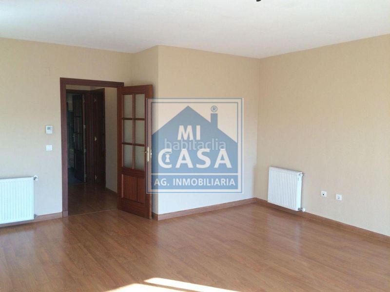Foto 657b61f0-6e8a-4e87-8476-9fde2f72e99e. Rent flat with heating parking in Sur Mérida