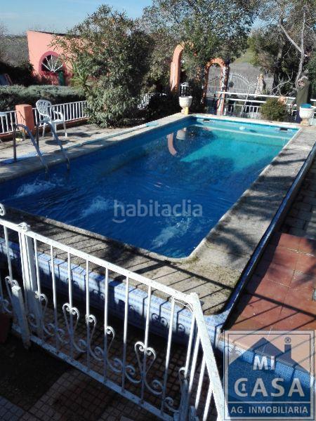 Foto 5dcea93f-c7a4-4666-aa1a-c8f21d5f8343. Xalet amb aparcament a Centro Mérida