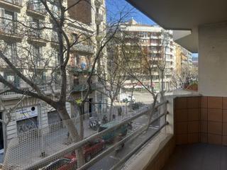 Etagenwohnung  Carrer de la indstria. Oportunidad. piso con 4 dormitorios.