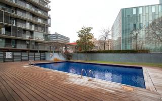Etagenwohnung  Carrer de lope de vega. Piso con gran terraa, zona comunitaria y piscina.