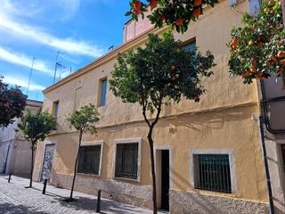 Maison  Carrer de peronella. Casa unifamiliar de 188m2, con terraza.