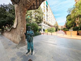 Appartement à Passeig de manuel girona 55. Impecable vivienda con 4 garajes y jardin.