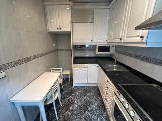 Appartement  Carrer de los castillejos. Piso con 3 dormitorios dobles.