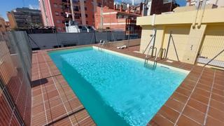 Miete Etagenwohnung  Carrer de càceres. Piso con zona comunitaria. con piscina y solarium.