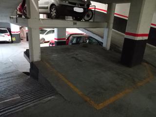 Aparcament cotxe  Carrer del marquès de sentmenat. Parking en les corts.