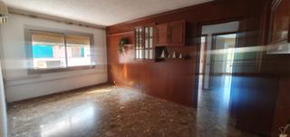 Pis  Carrer hierbabuena. Piso de 67m2 con parking.