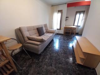 Rent Flat  Carrer de les torres. Piso reformado. amueblado y equipado.