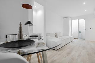 Piso  Travessera de gràcia. Preciosa planta baja. amueblada y equipada.