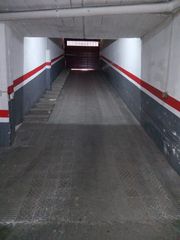 Aparcament cotxe  Carrer de caballero. Parking. calle caballero.
