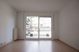 Lloguer Pis  Gran via de carles iii. Espectacular piso con terraza-balcon de 15m2