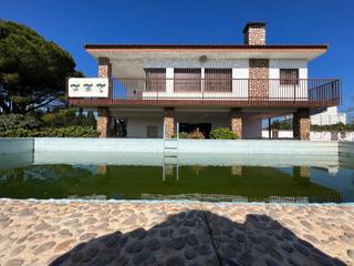 Casa a Aldea (L´). Casa con terreno y piscina