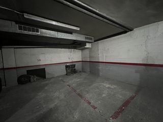 Aparcament cotxe a Urbanitzacions