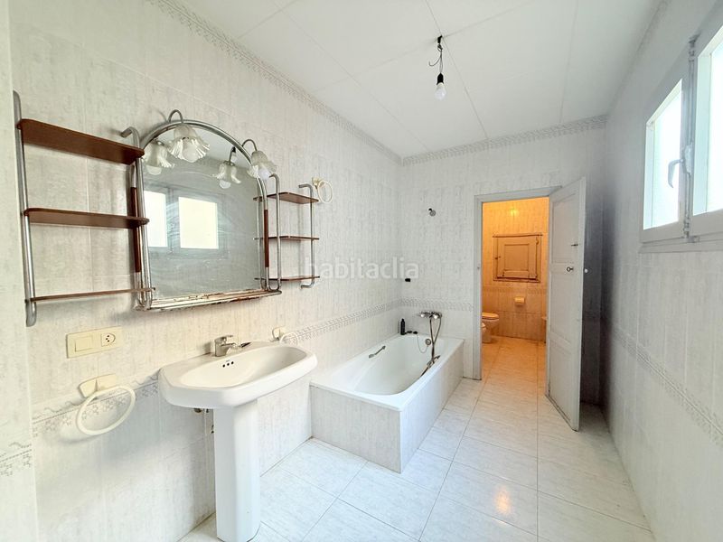 Foto efd7179a-a86f-4d92-85a9-5da203ca17e9. Casa amb calefacció aparcament a Centre La Ràpita