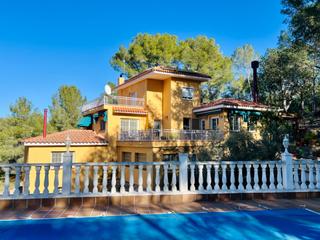 Chalet in Urbanitzacions. Chalet con piscina