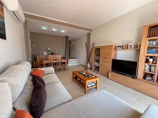 Maison jumelée à Nord. Adosado con vistas al mar