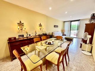 Casa a Alcanar. Dúplex luminoso de 4 habitaciones con jardín, terraza y barbacoa
