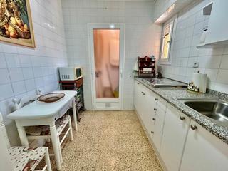 Appartement à Avinguda Catalunya. Amplio y luminoso piso de 4 habitaciones con terraza ideal para