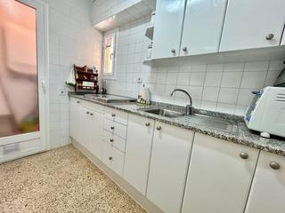 Pis a Avinguda Catalunya. Amplio y luminoso piso de 4 habitaciones con terraza ideal para