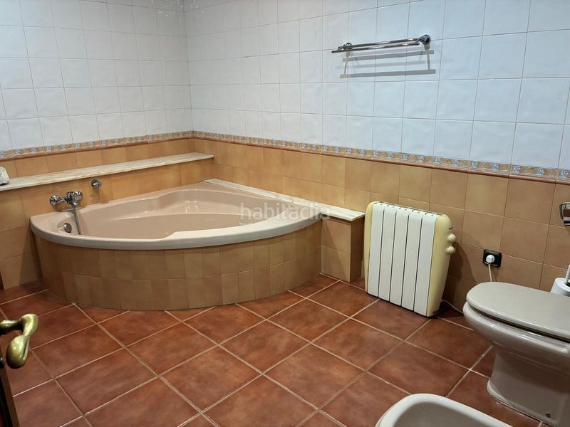 Foto b1e6f2e1-b109-4f9c-b7c5-4d921fdded5e. Xalet amb aparcament piscina a Deltebre
