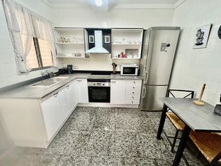 Etagenwohnung in Centre. Amplio piso céntrico con 3 habitaciones y 2 baños