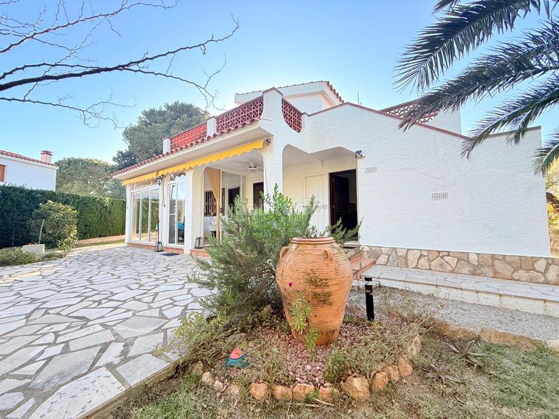 Foto 2ac84f1b-c3d1-4a7b-8b4d-561356bb91d4. Chalet hogar junto al mar en Ampolla (L´)