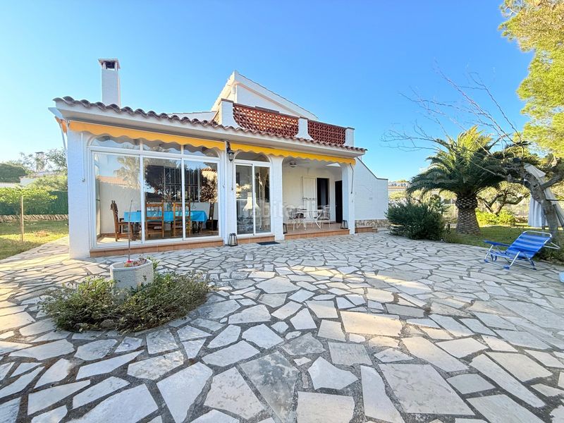 Foto e3948393-fbe5-4c3b-bb2f-0fb557093925. Chalet hogar junto al mar en Ampolla (L´)