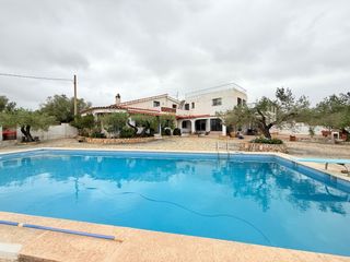 Chalet in Ampolla (L´). Casa con vistas espectaculares en la zona de lampolla