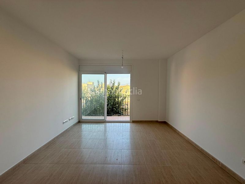 Foto 1e709f8c-428f-49f9-9a1b-cc015d665b64. Apartament amb aparcament a Deltebre