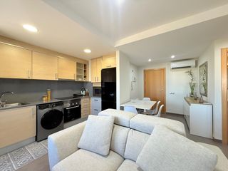 Piccolo appartamento in Deltebre. Apartamento con piscina comunitaria y parking en jesus i maria,