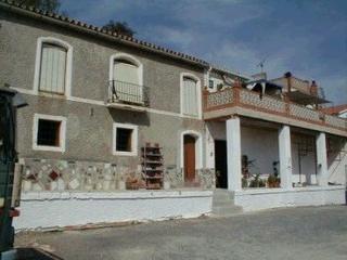 Business premise in Comares. Oportunidad única de comprar una fabrica de aceite en el pueblo