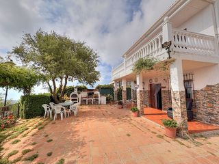 Casale in Moclinejo. Casa de campo con vistas panoramicas al mar y la montaña
