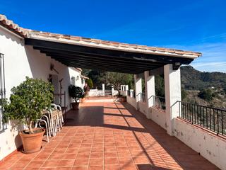 Country house in Comares. Bienvenido a una finca verdaderamente excepcional
