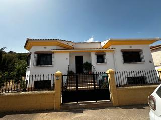 Xalet a Casabermeja. Chalet urbano moderno extremadamente espacioso cerca de casaberm