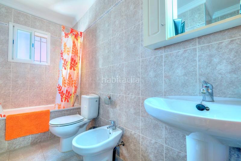 Foto f06e02df-a442-4327-9edc-83296c64538a. Chalet avec parking piscine dans El Tomillar Torre del Mar