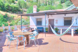 Masia a Sayalonga. Casa de pueblo en sayalonga