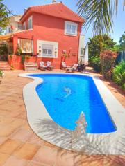 Xalet a El Tomillar. Chalet independiente con piscina privada, muy cerca de la playa