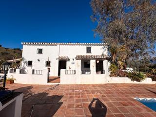 Mas à Comares. Impresionante finca orientada al sur  tres casas perfecta para a