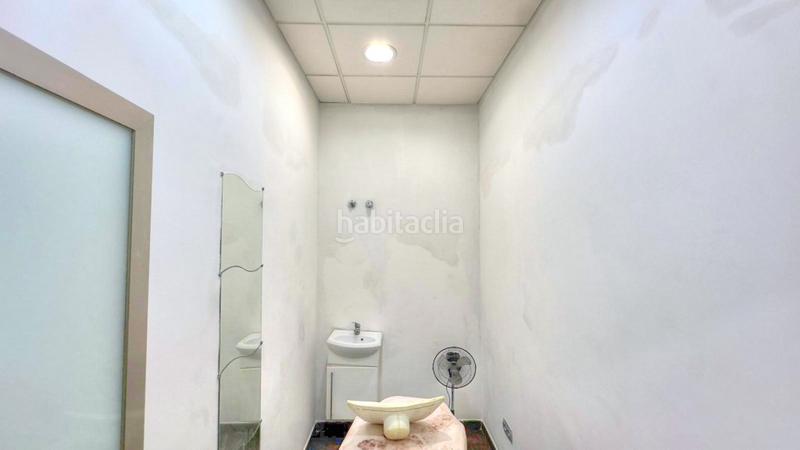 Foto 9671ef2b-04d8-4fd8-ab5f-15c4ef617412. Location local commercial dans Parque Victoria Eugenia Málaga