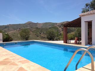 Bauernhof in Almáchar. Encantadora casa de campo con piscina e impresionantes vistas  c