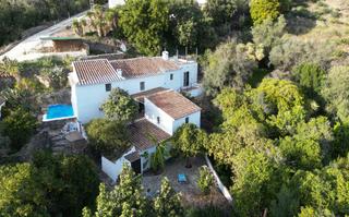 Country house in Benamargosa. Encantadora casa de campo con casita de huéspedes cerca de benam