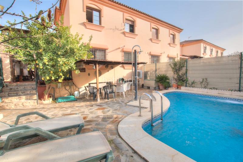 Foto 0ccd7614-e6bb-4637-b315-4f4a4ab1f3c9. Chalet casa pareada con piscina en Centro Alhaurín de la Torre