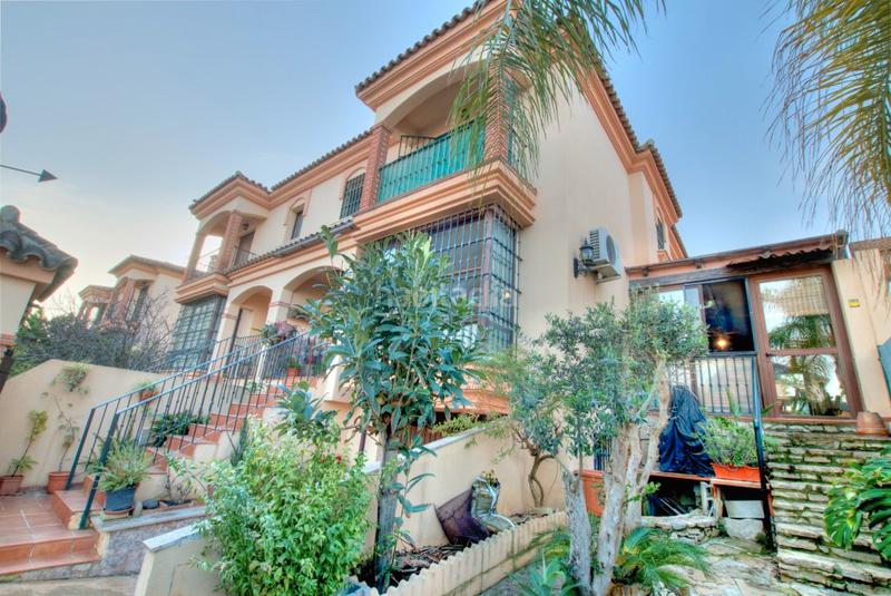 Foto 431c2e74-10cc-4137-84d0-0547fa654926. Chalet casa pareada con piscina en Centro Alhaurín de la Torre
