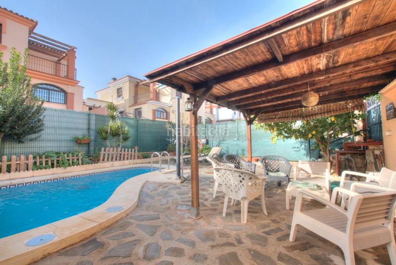 Foto f3fe4b3a-d52f-4314-bf32-11b77c74ebf8. Chalet casa pareada con piscina en Centro Alhaurín de la Torre