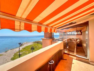 Dplex en El Peoncillo. Impresionante tico en primera lnea de playa en torrox costa